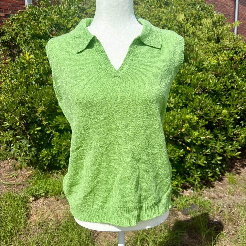 Caroleyn Taylor Green Sleeveless Knit Collared Top – Size M